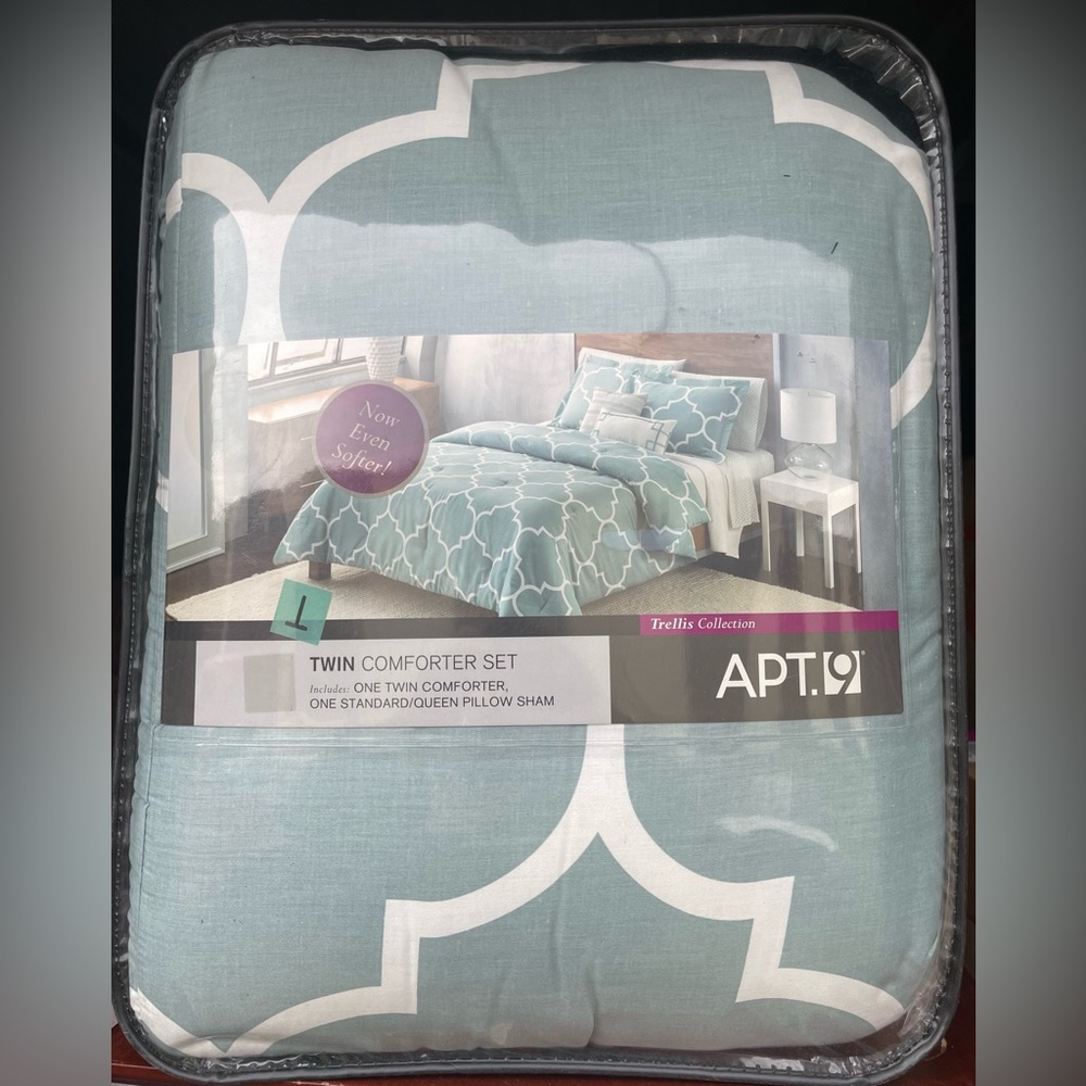Twin Comforter Set - Picture 2 of 4